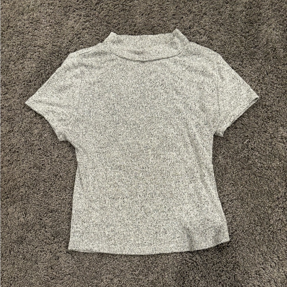 Me to we short sleeve slight turtleneck size small